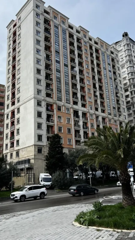 Kirayə verilir 3 otaqlı mənzil 114 m²
