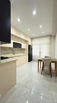 Kirayə verilir 2 otaqlı mənzil 98 m²