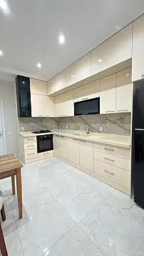 Kirayə verilir 2 otaqlı mənzil 98 m²