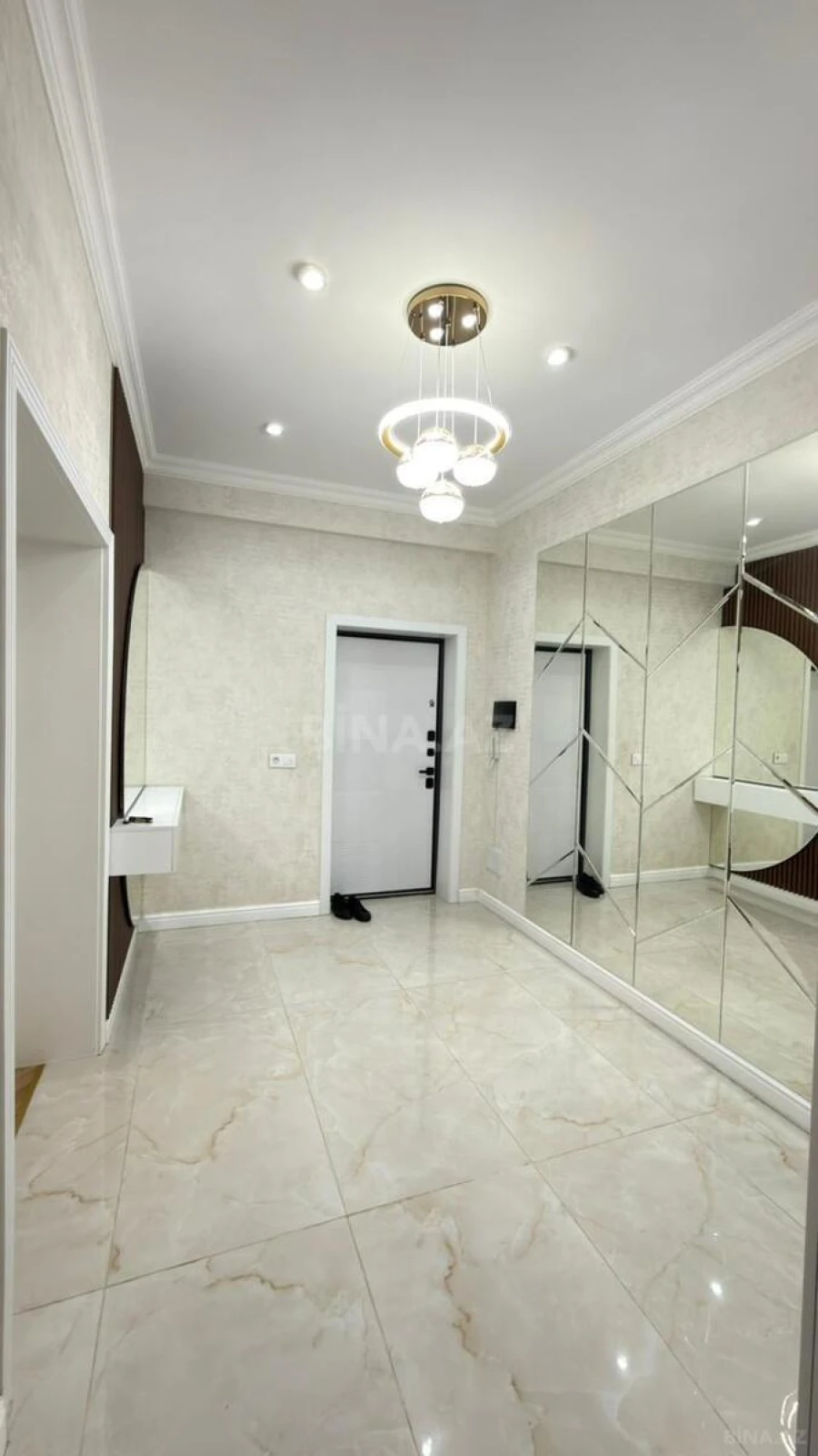 Kirayə verilir 2 otaqlı mənzil 98 m²