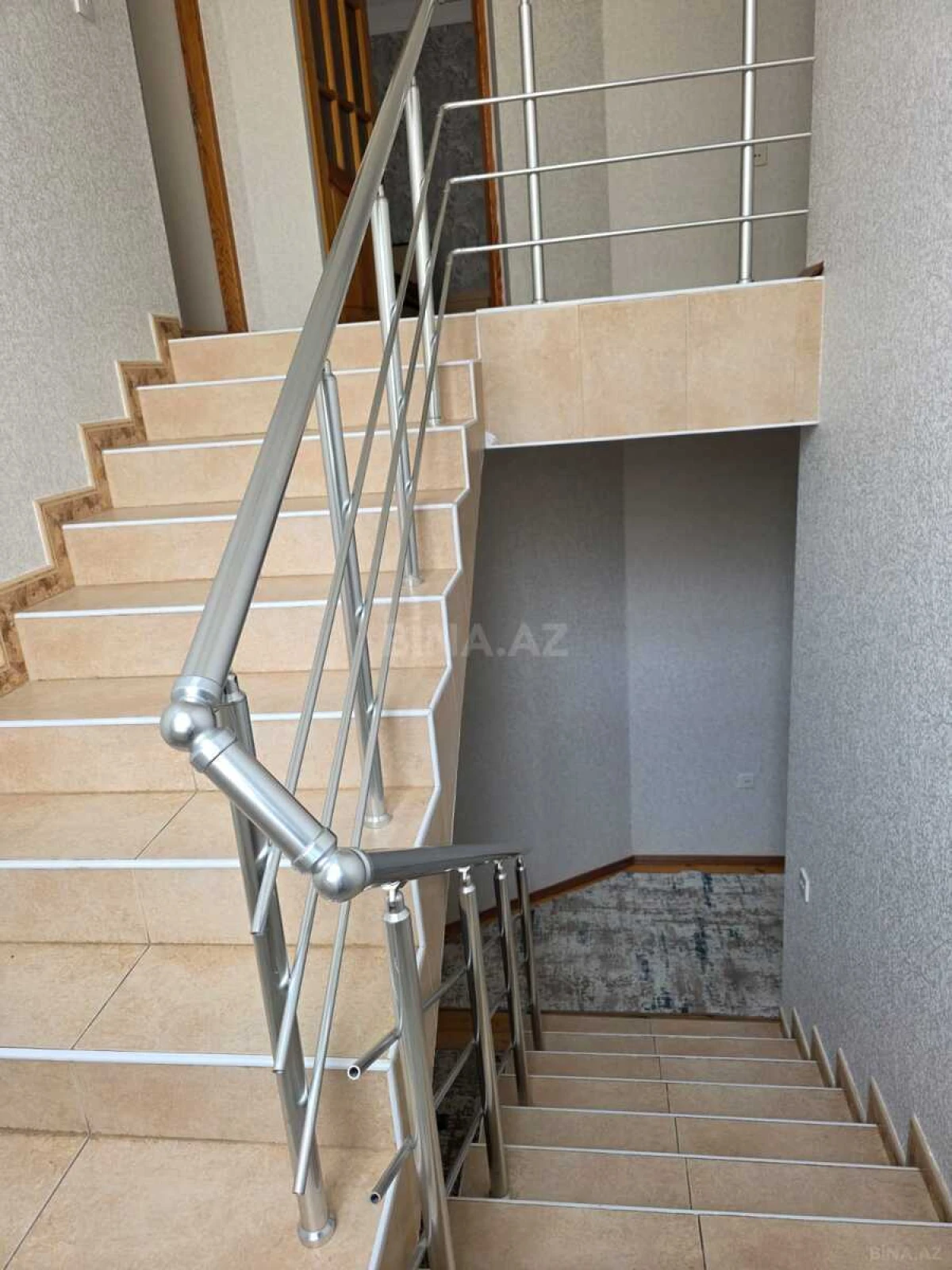 Kirayə verilir 5 otaqlı həyət evi 200 m²