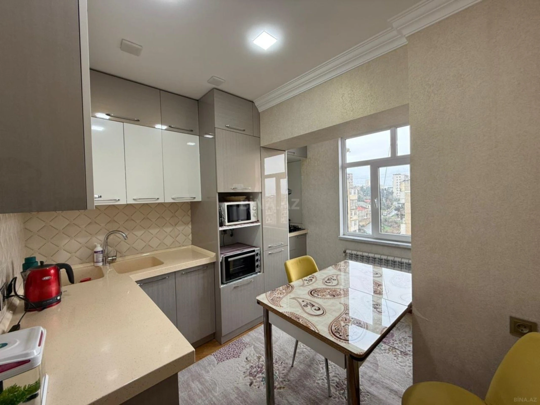 Satılır 5 otaqlı mənzil 120 m²