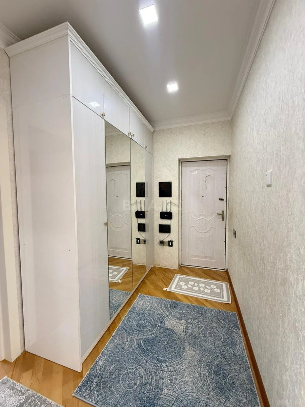 Satılır 5 otaqlı mənzil 120 m²
