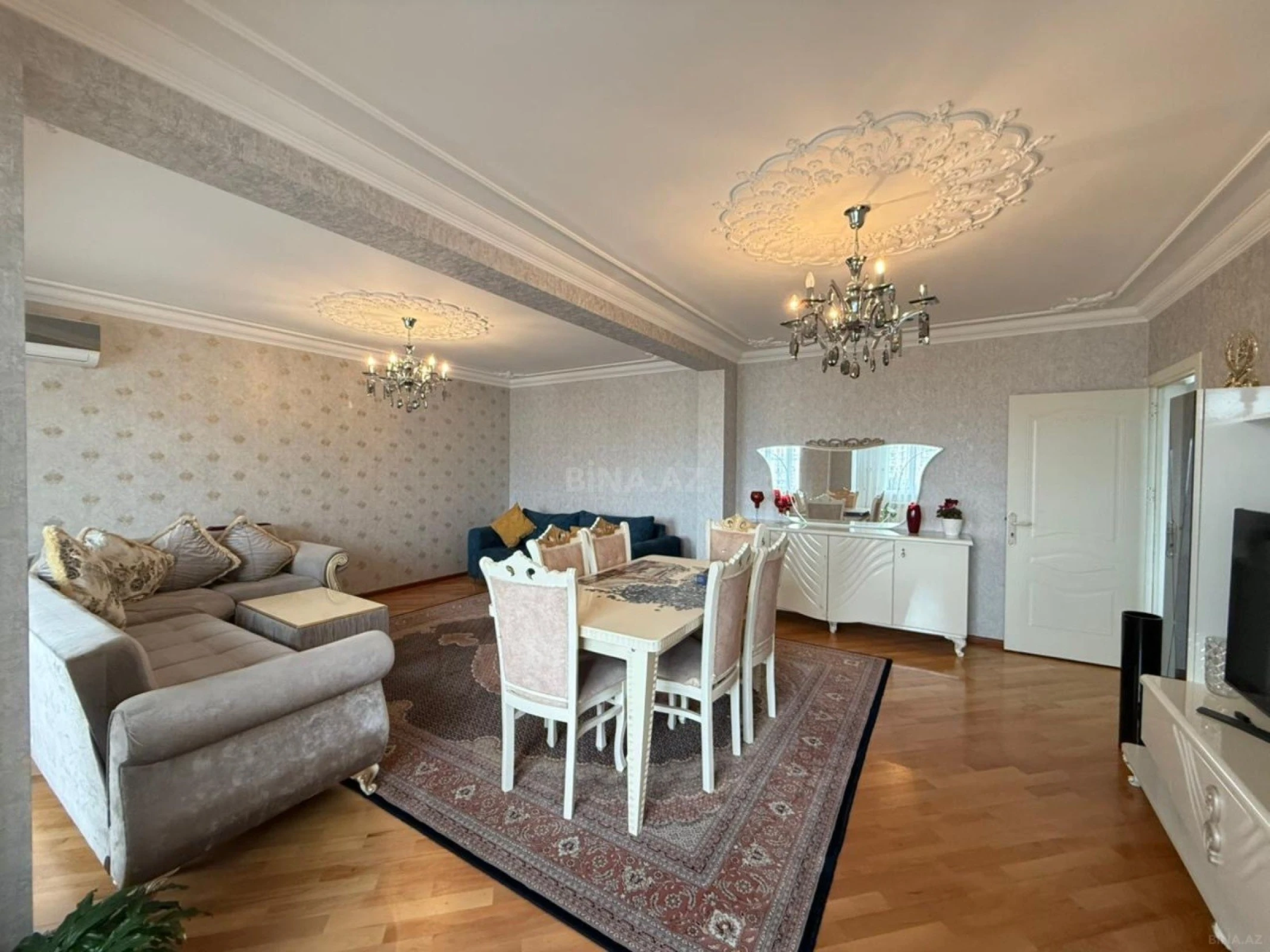 Satılır 5 otaqlı mənzil 120 m²