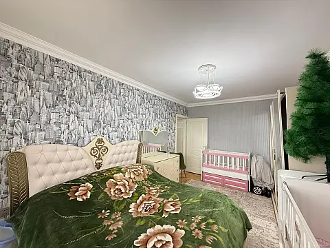 Satılır 5 otaqlı mənzil 120 m²