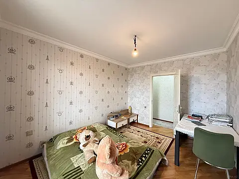 Satılır 5 otaqlı mənzil 120 m²