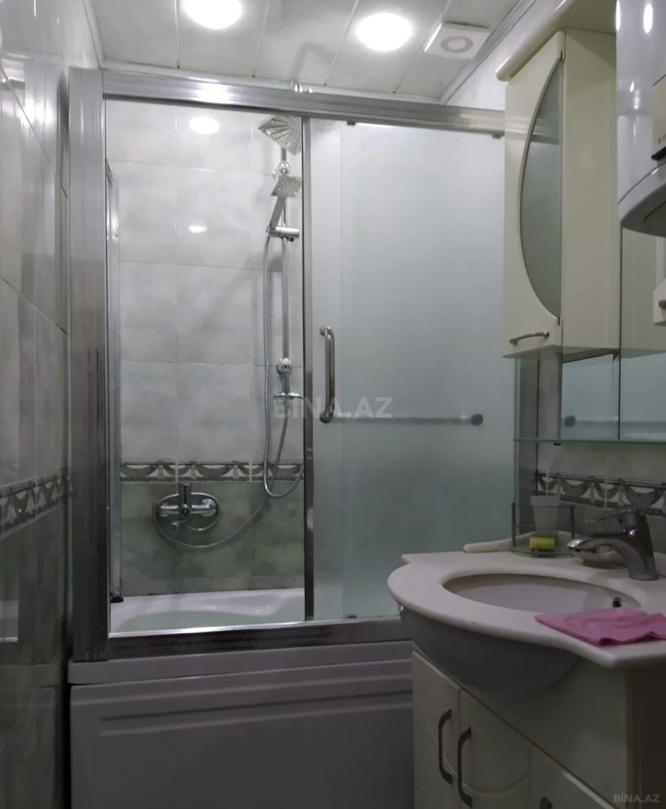 Satılır 4 otaqlı mənzil 123 m²