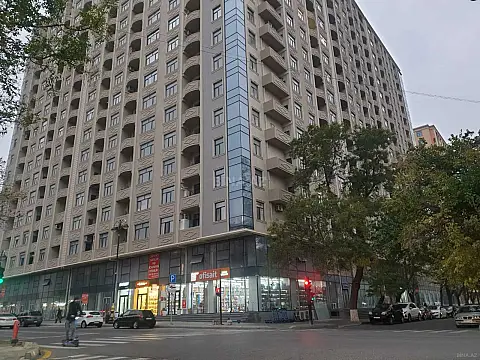Kirayə verilir 3 otaqlı mənzil 150 m² — Bakı 3 otaq 150.00 m²