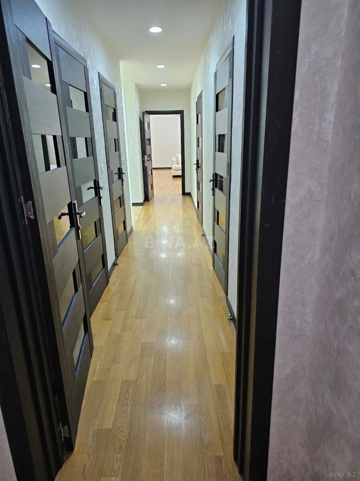 Kirayə verilir 4 otaqlı mənzil 200 m²