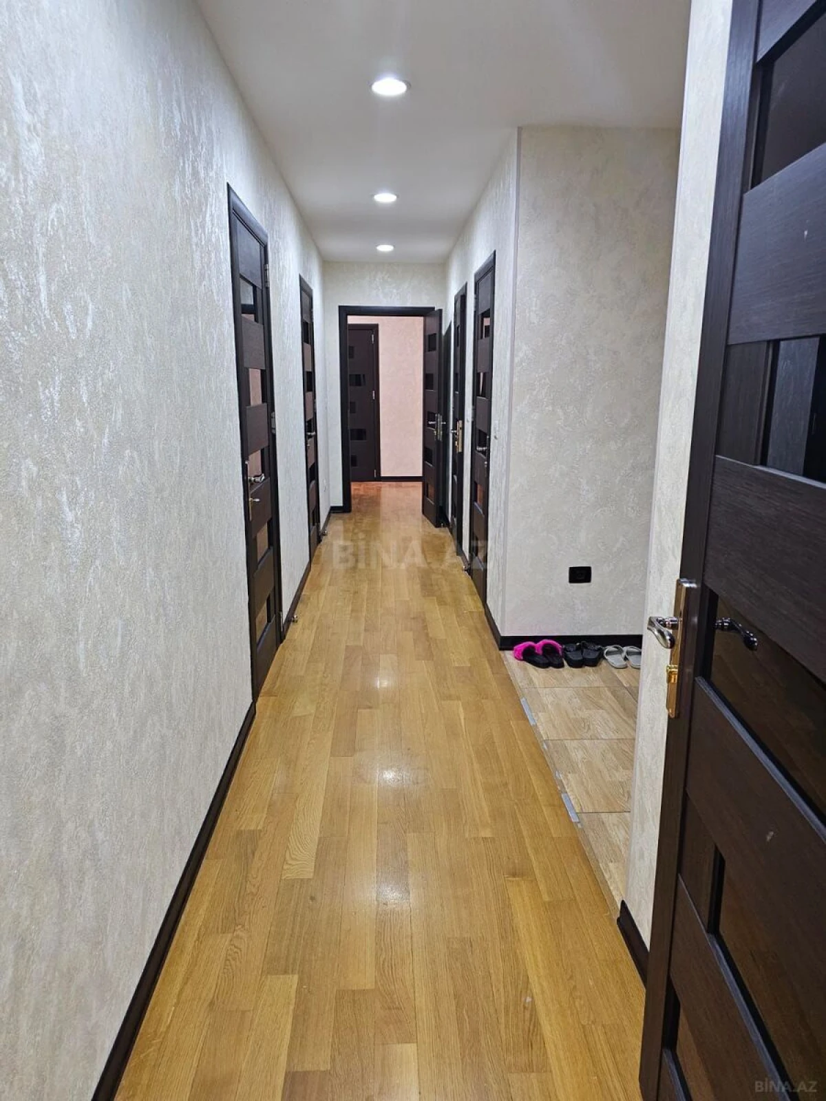 Kirayə verilir 4 otaqlı mənzil 200 m²