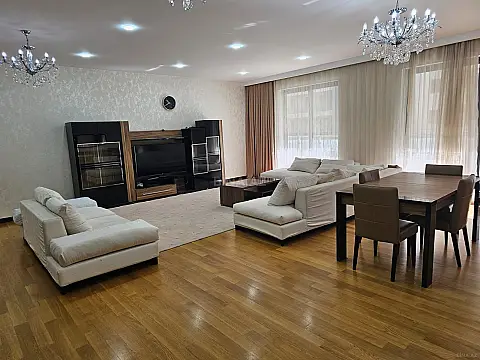 Kirayə verilir 4 otaqlı mənzil 200 m²