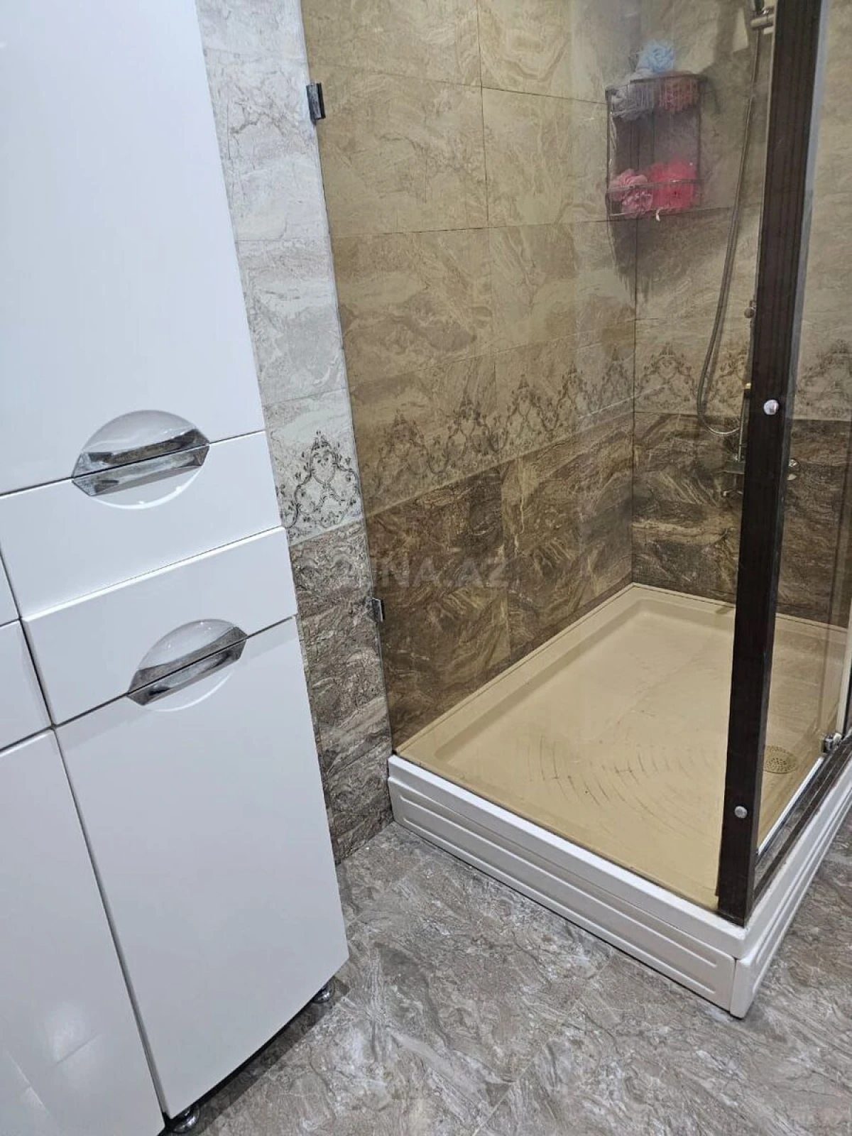 Kirayə verilir 4 otaqlı mənzil 200 m²