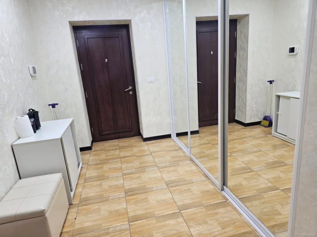 Kirayə verilir 4 otaqlı mənzil 200 m²