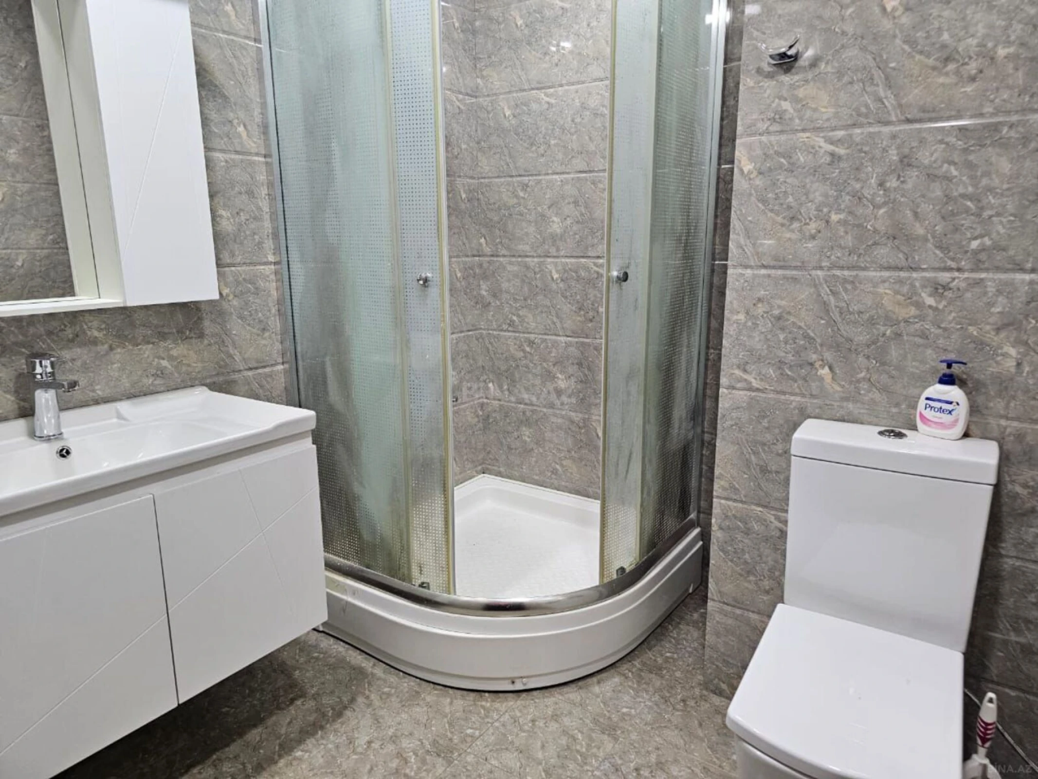 Kirayə verilir 4 otaqlı mənzil 200 m²