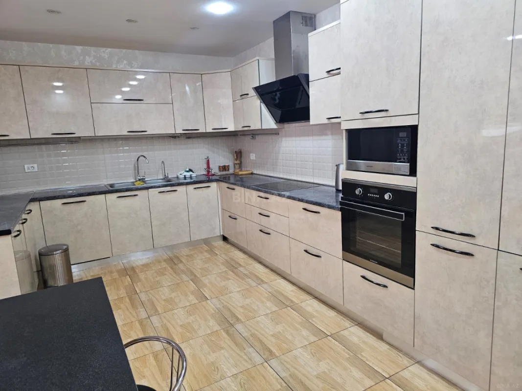 Kirayə verilir 4 otaqlı mənzil 200 m²