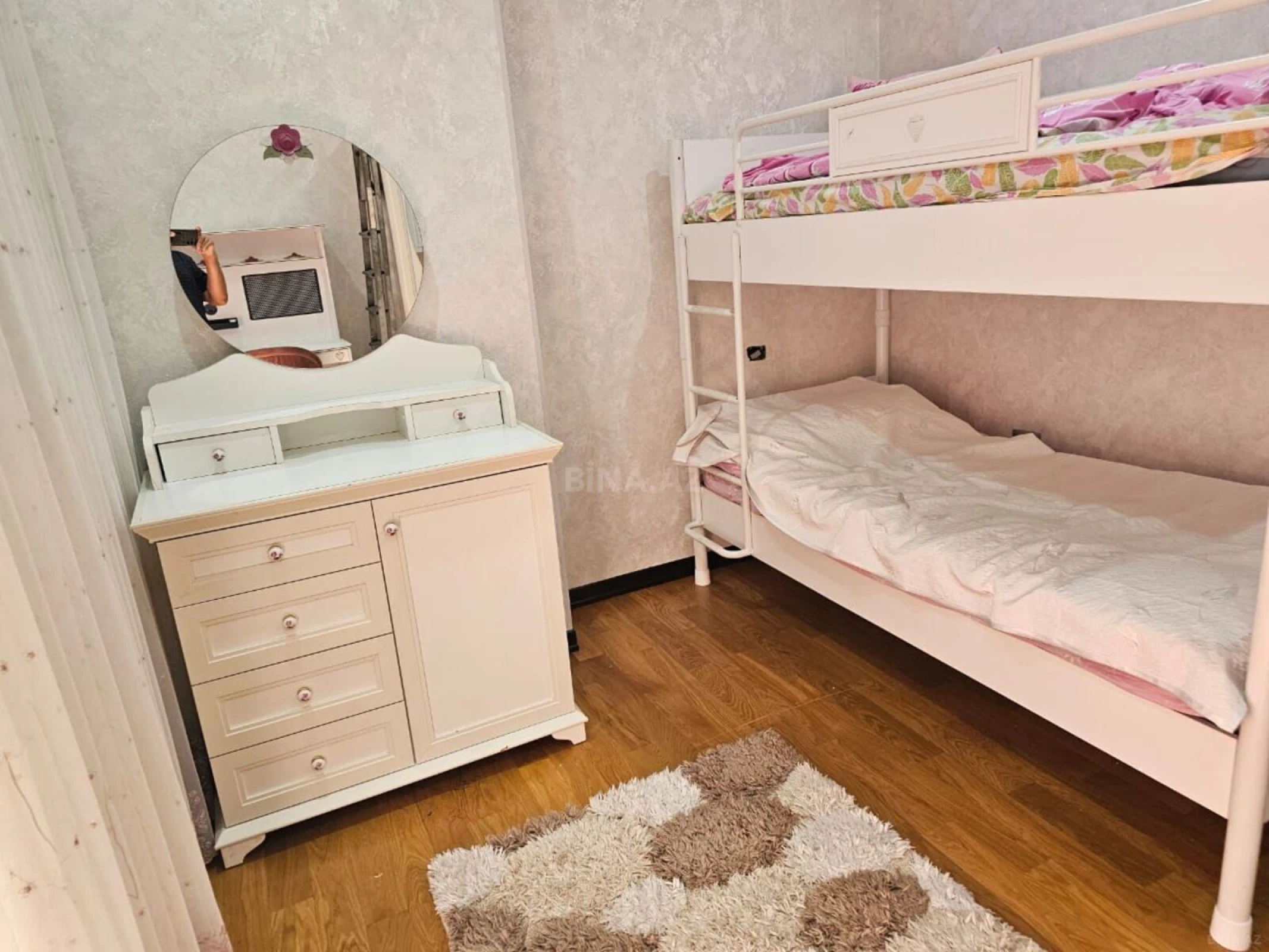 Kirayə verilir 4 otaqlı mənzil 200 m²