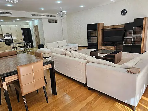 Kirayə verilir 4 otaqlı mənzil 200 m²