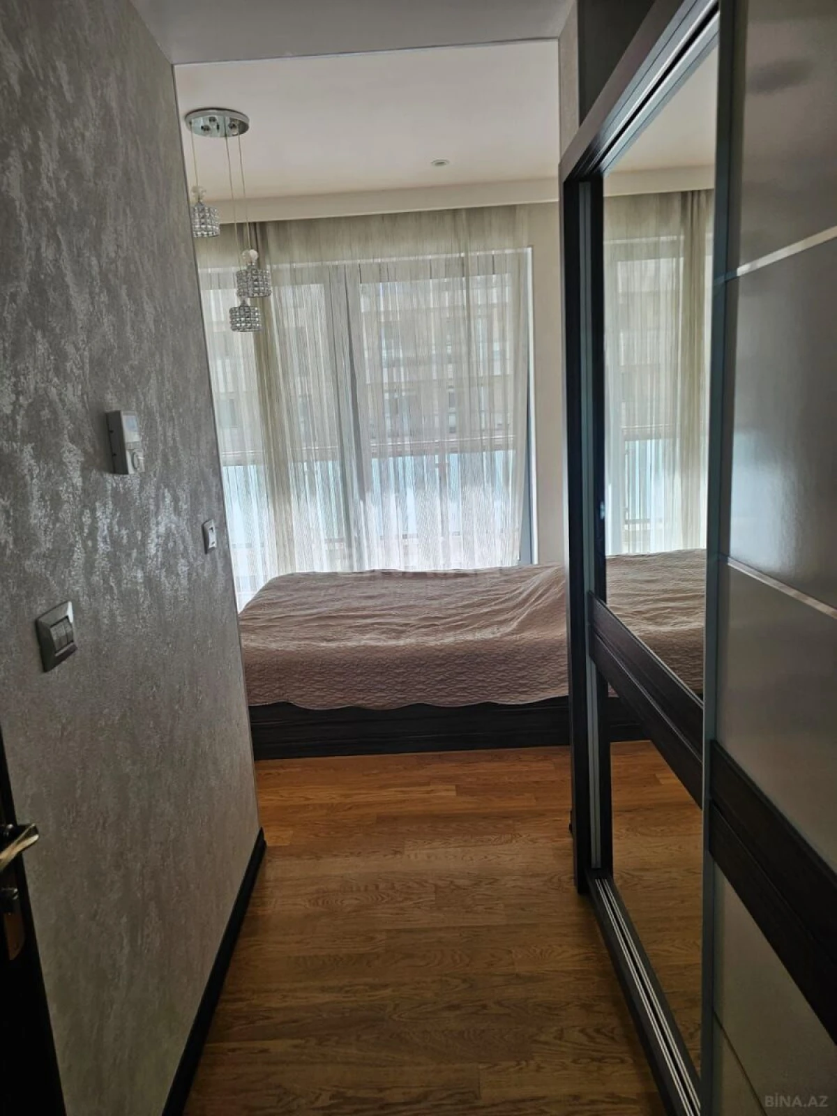 Kirayə verilir 4 otaqlı mənzil 200 m²