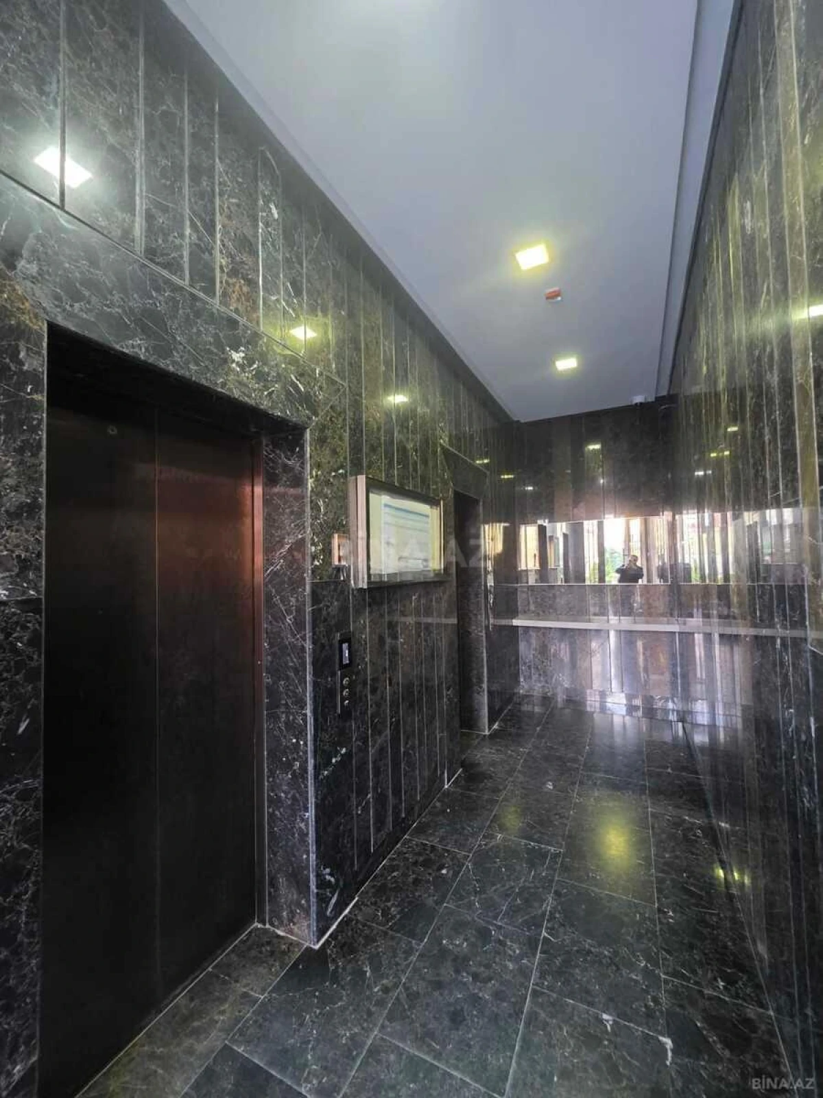 Satılır 3 otaqlı mənzil 135 m²