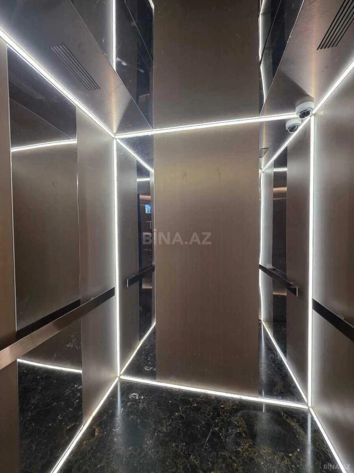 Satılır 3 otaqlı mənzil 135 m²