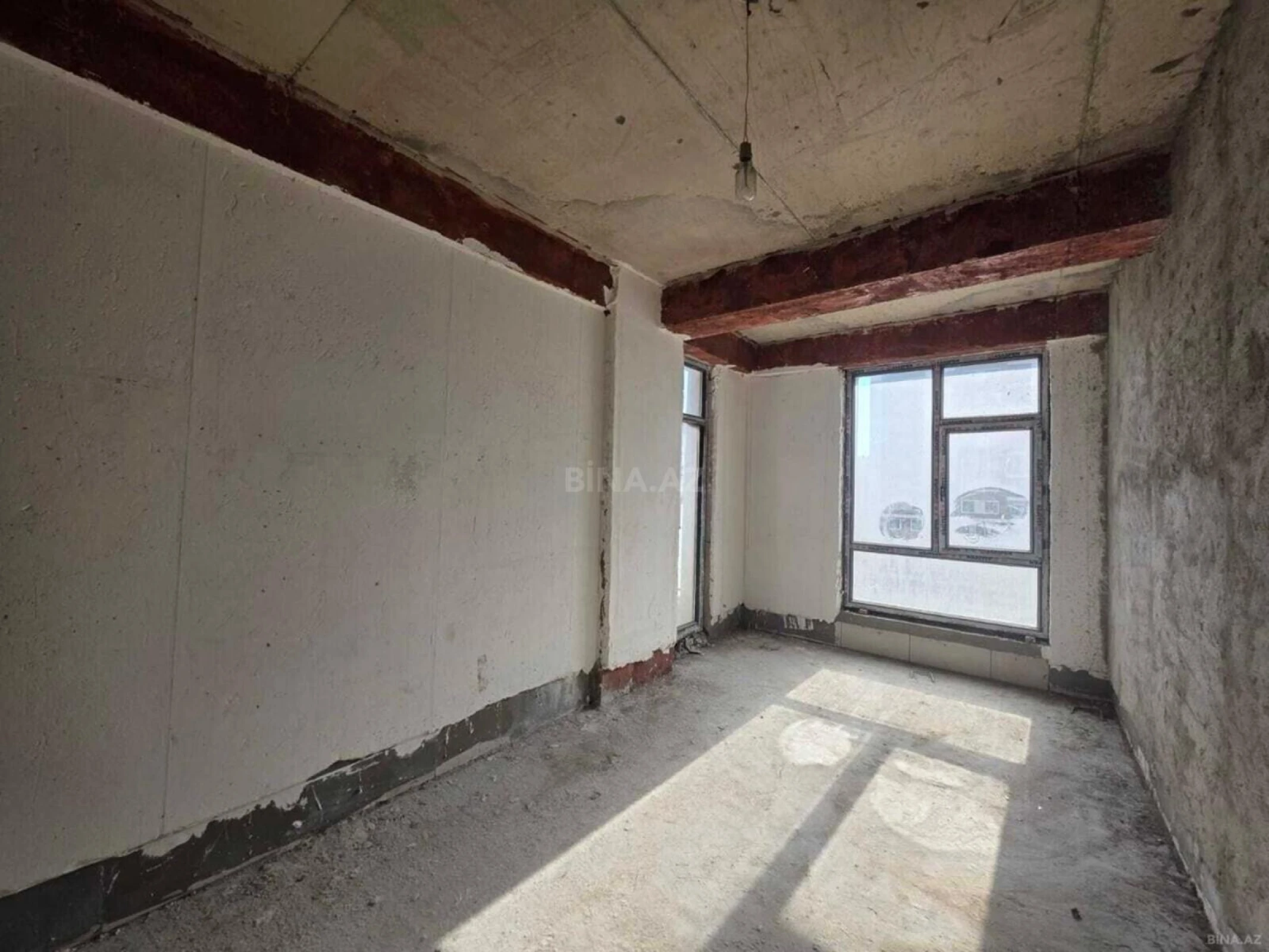 Satılır 3 otaqlı mənzil 135 m²