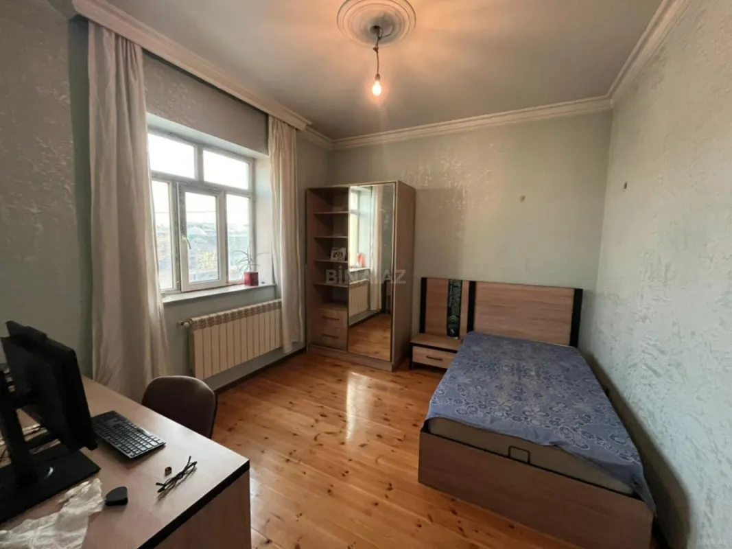 Satılır 5 otaqlı həyət evi 240 m²