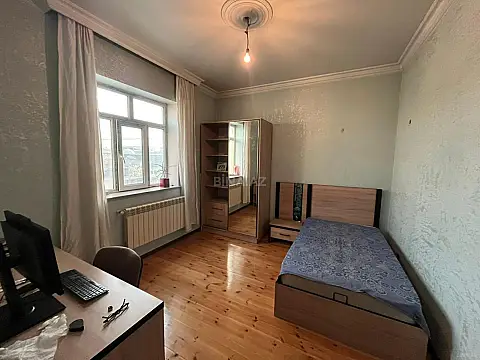 Satılır 5 otaqlı həyət evi 240 m²