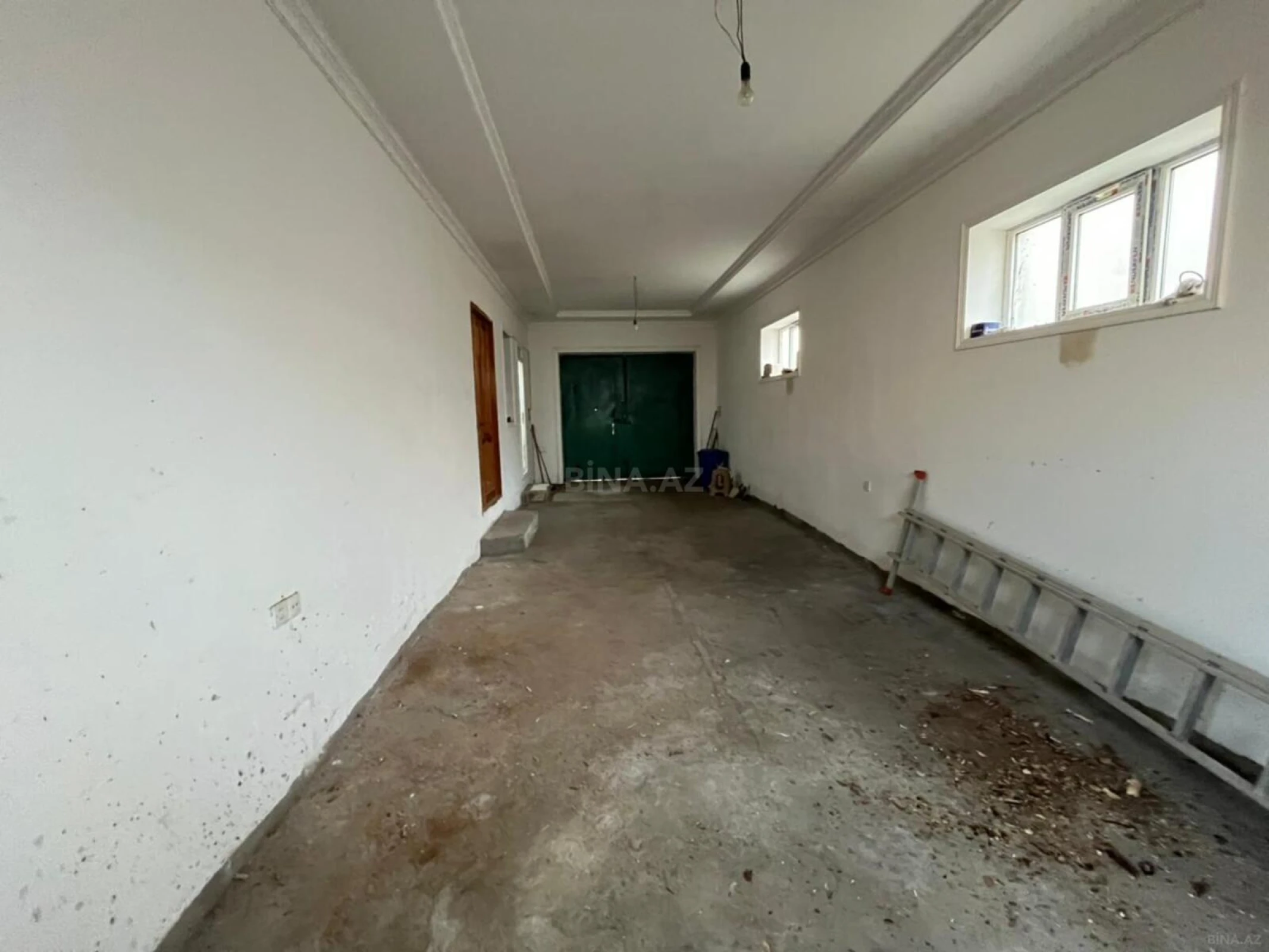 Satılır 5 otaqlı həyət evi 240 m²