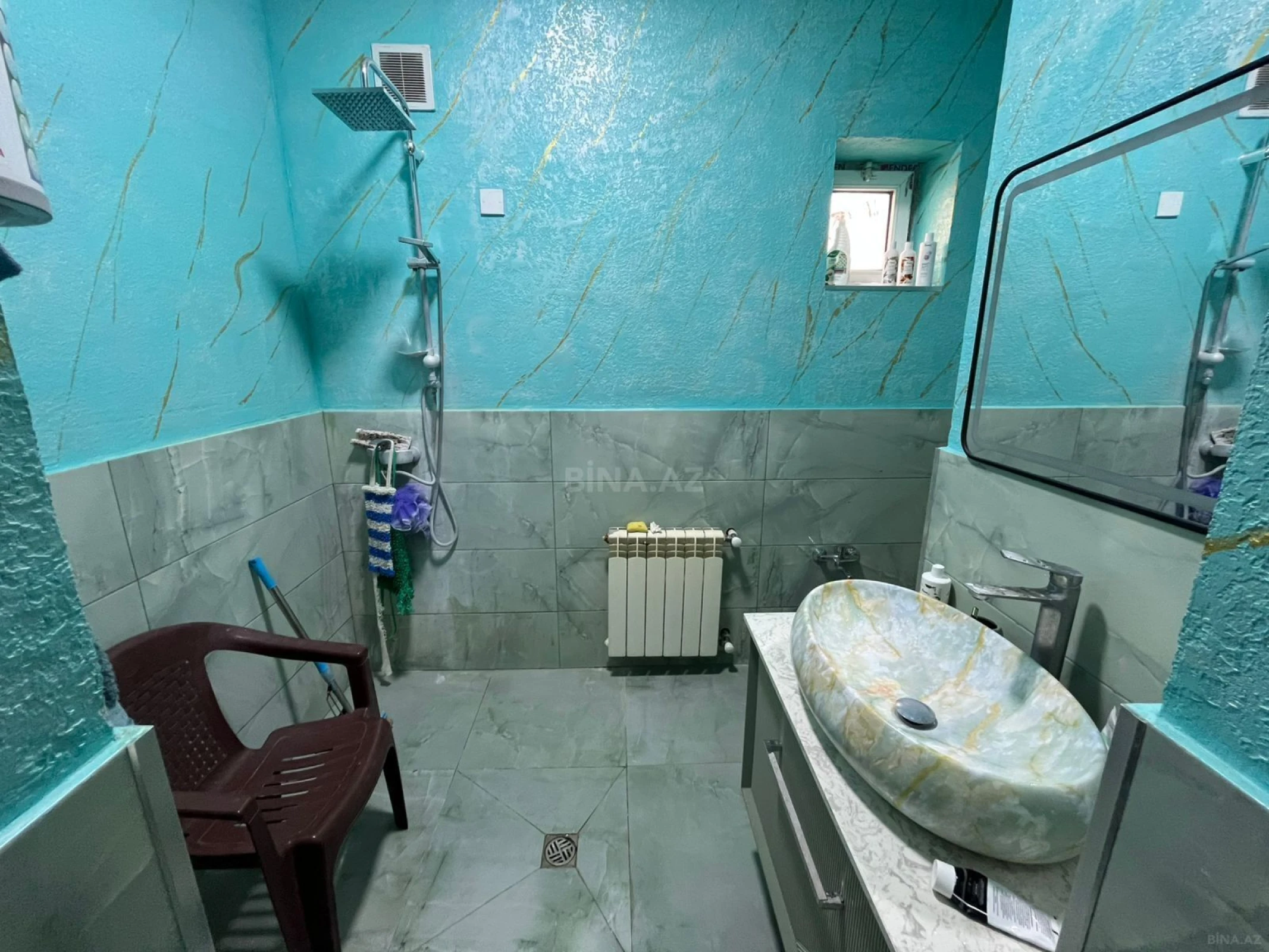 Satılır 5 otaqlı həyət evi 240 m²