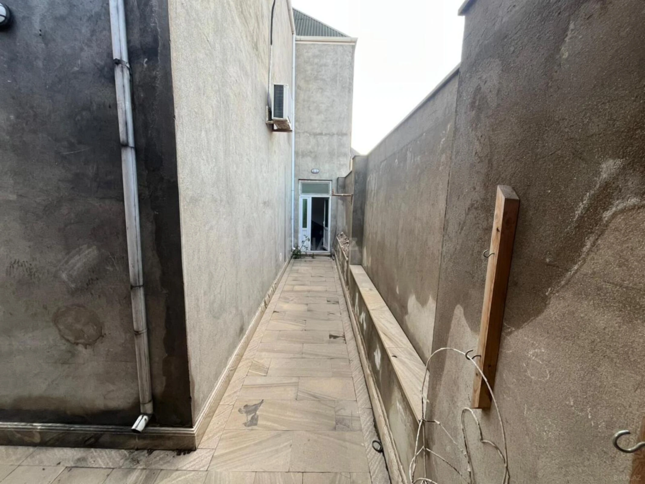 Satılır 5 otaqlı həyət evi 240 m²