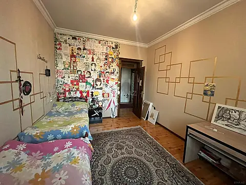 Satılır 5 otaqlı həyət evi 240 m²