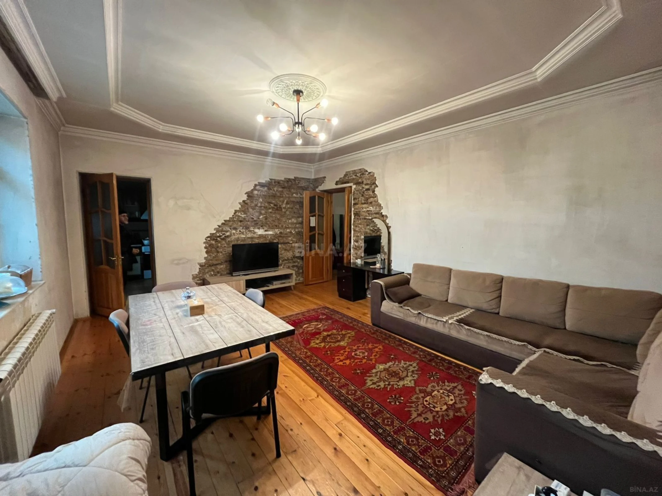 Satılır 5 otaqlı həyət evi 240 m²