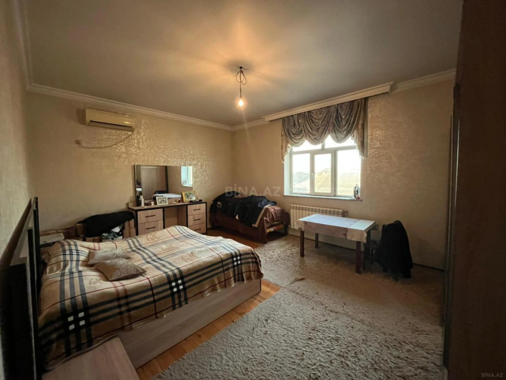 Satılır 5 otaqlı həyət evi 240 m²