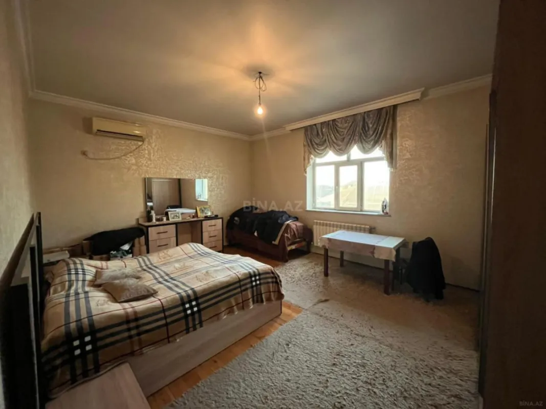 Satılır 5 otaqlı həyət evi 240 m²