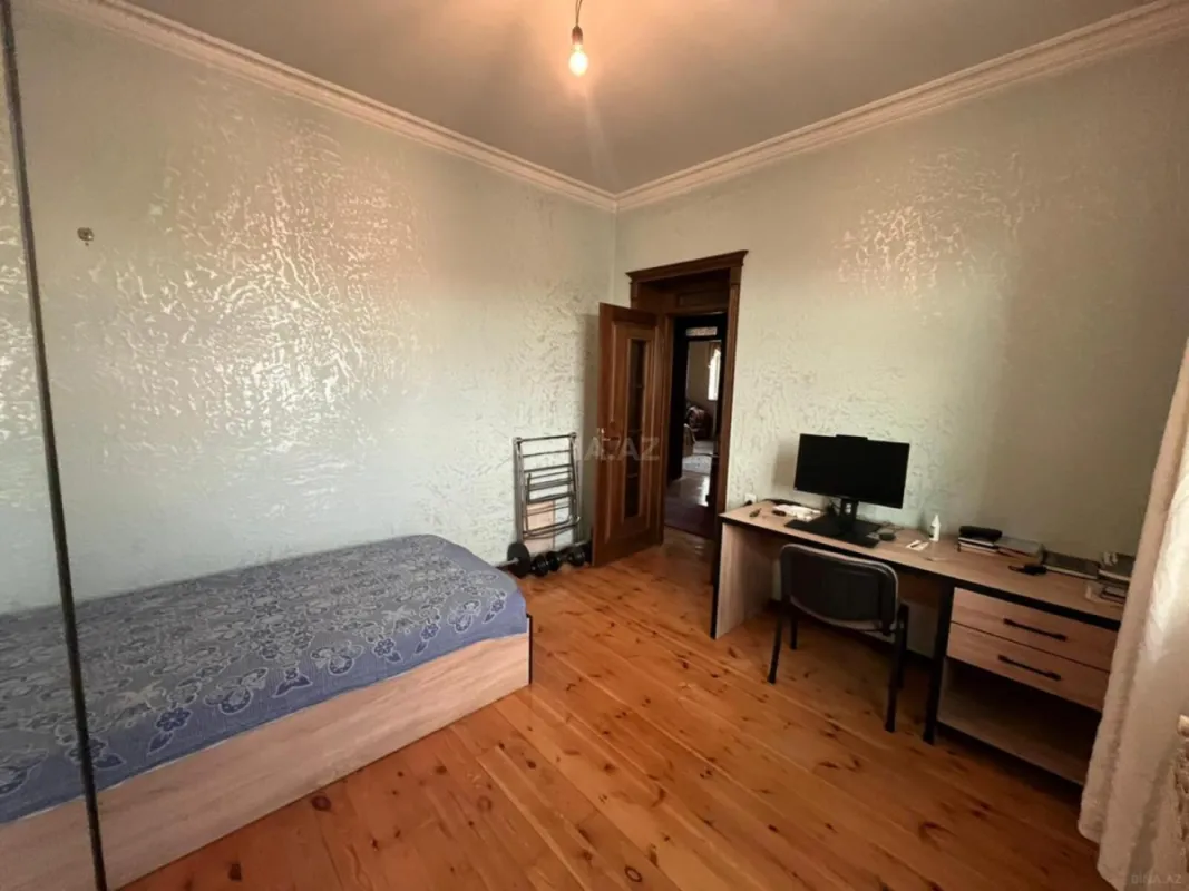 Satılır 5 otaqlı həyət evi 240 m²