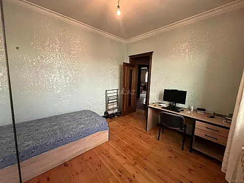 Satılır 5 otaqlı həyət evi 240 m²