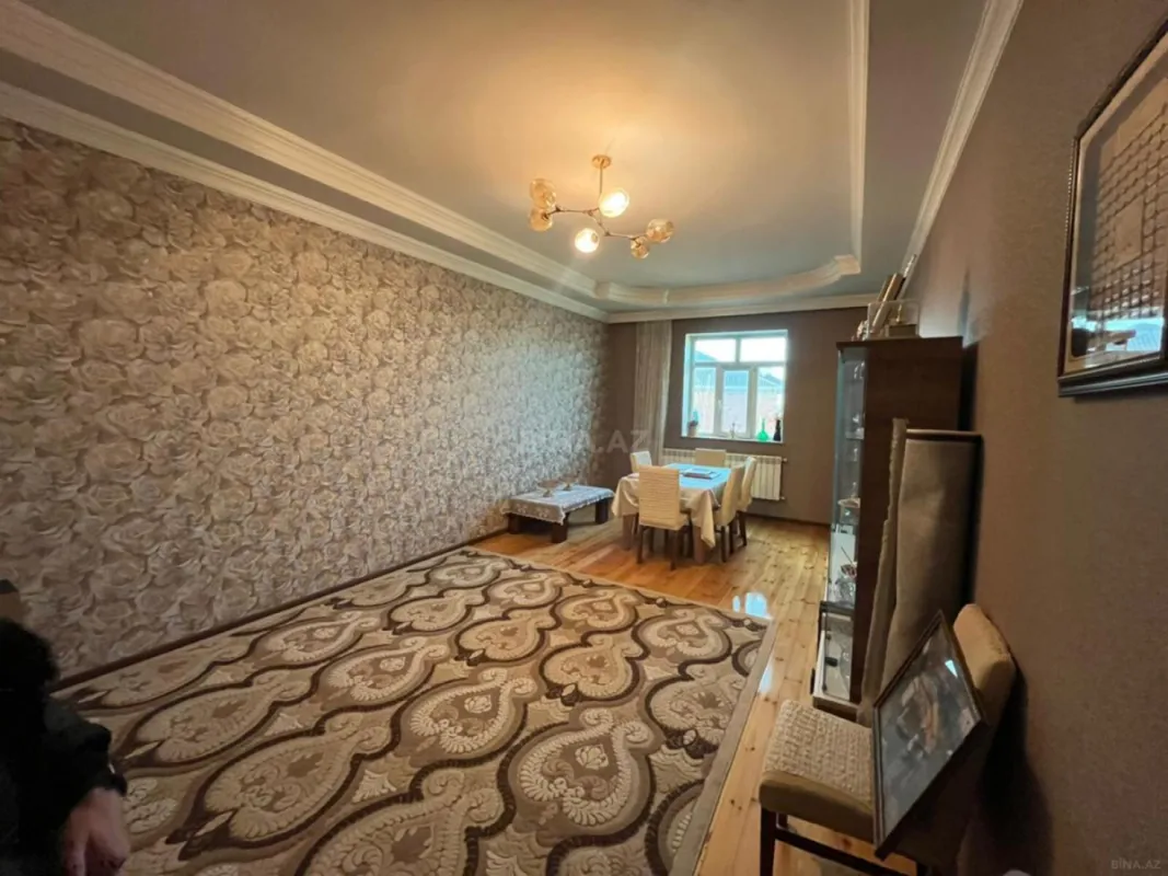 Satılır 5 otaqlı həyət evi 240 m²