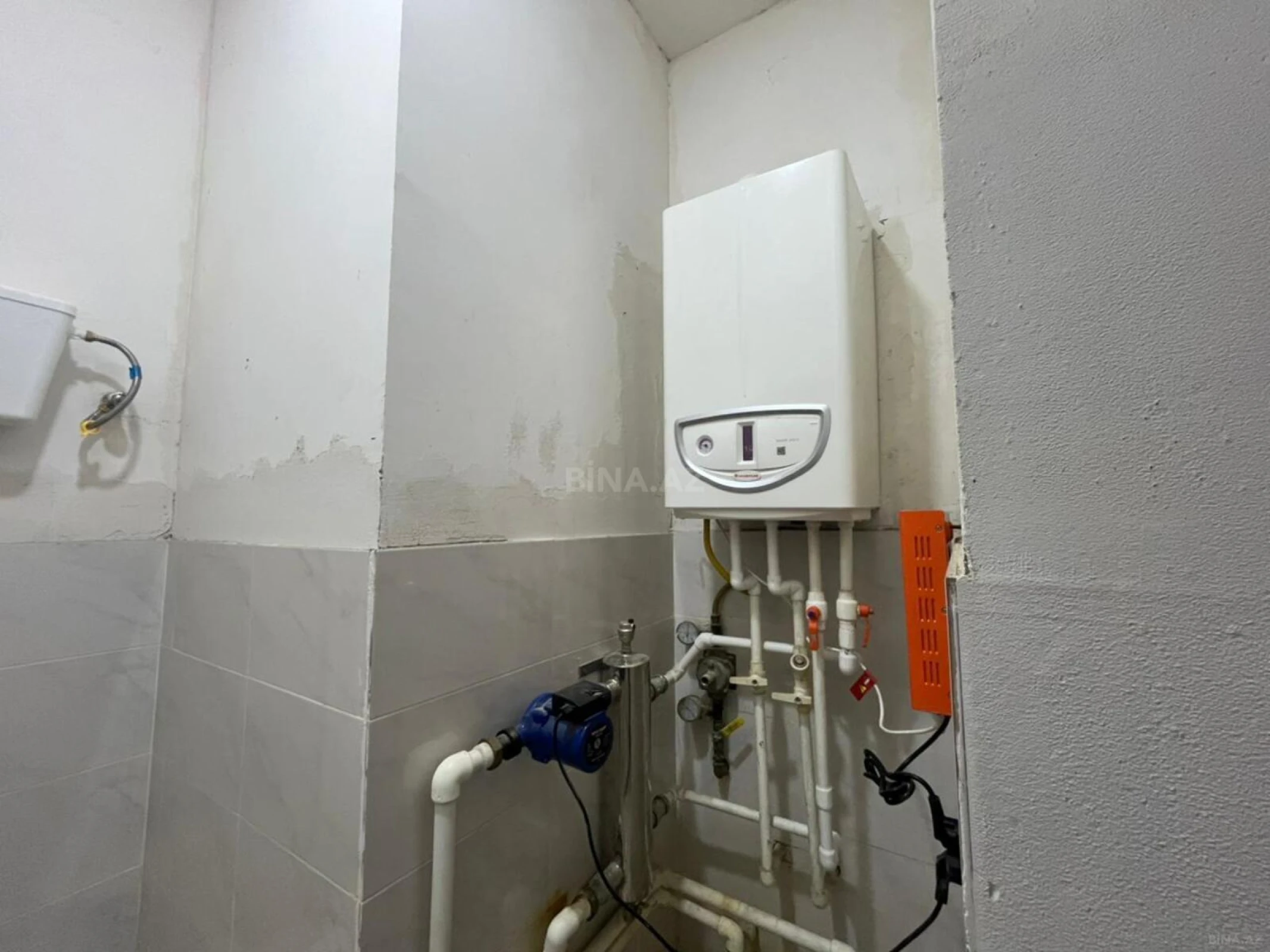 Satılır 5 otaqlı həyət evi 240 m²