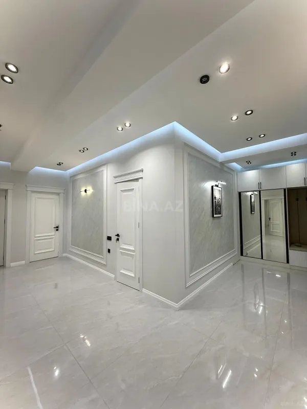 Satılır 3 otaqlı mənzil 132 m²