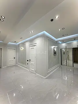 Satılır 3 otaqlı mənzil 132 m²