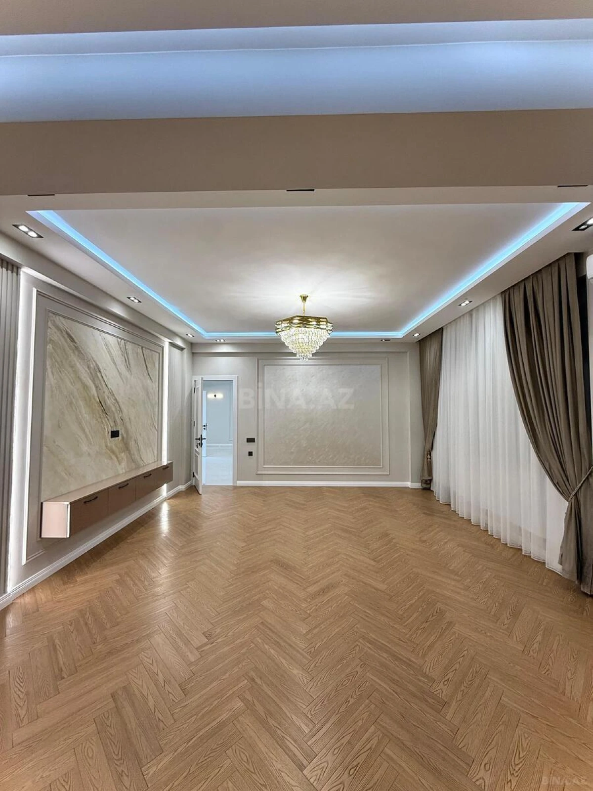 Satılır 3 otaqlı mənzil 132 m²