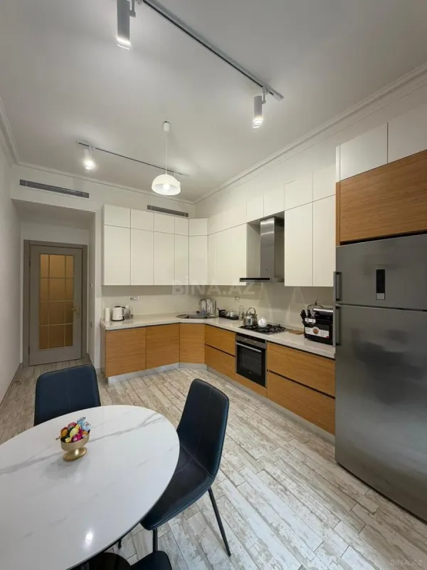 Satılır 3 otaqlı mənzil 130 m²