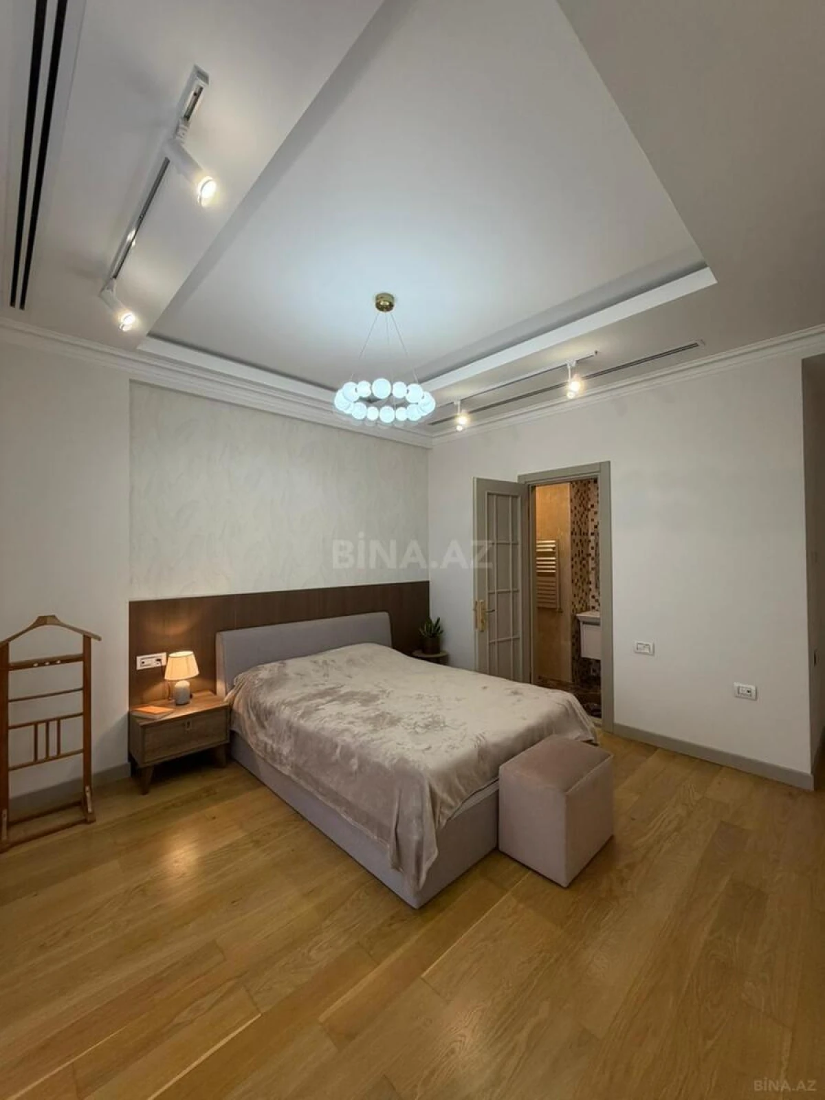 Satılır 3 otaqlı mənzil 130 m²
