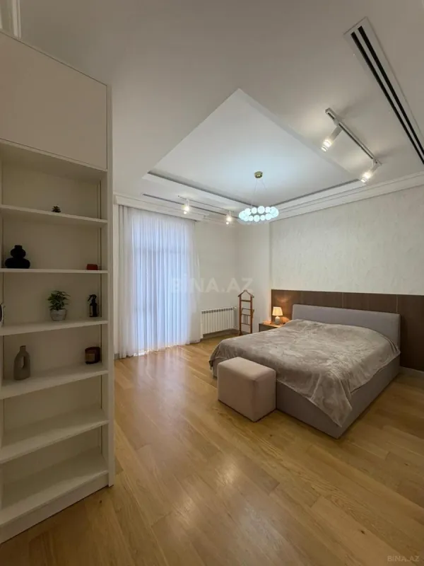 Satılır 3 otaqlı mənzil 130 m²