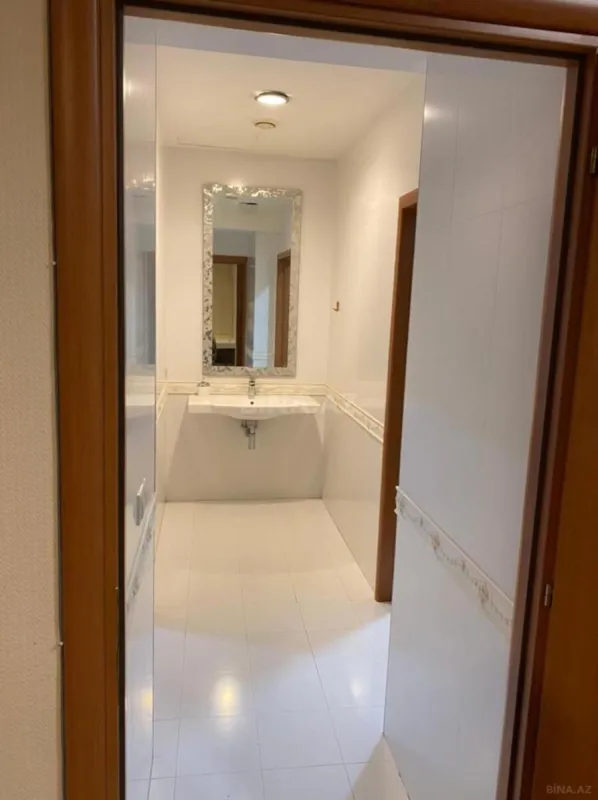 Satılır obyekt 215 m²