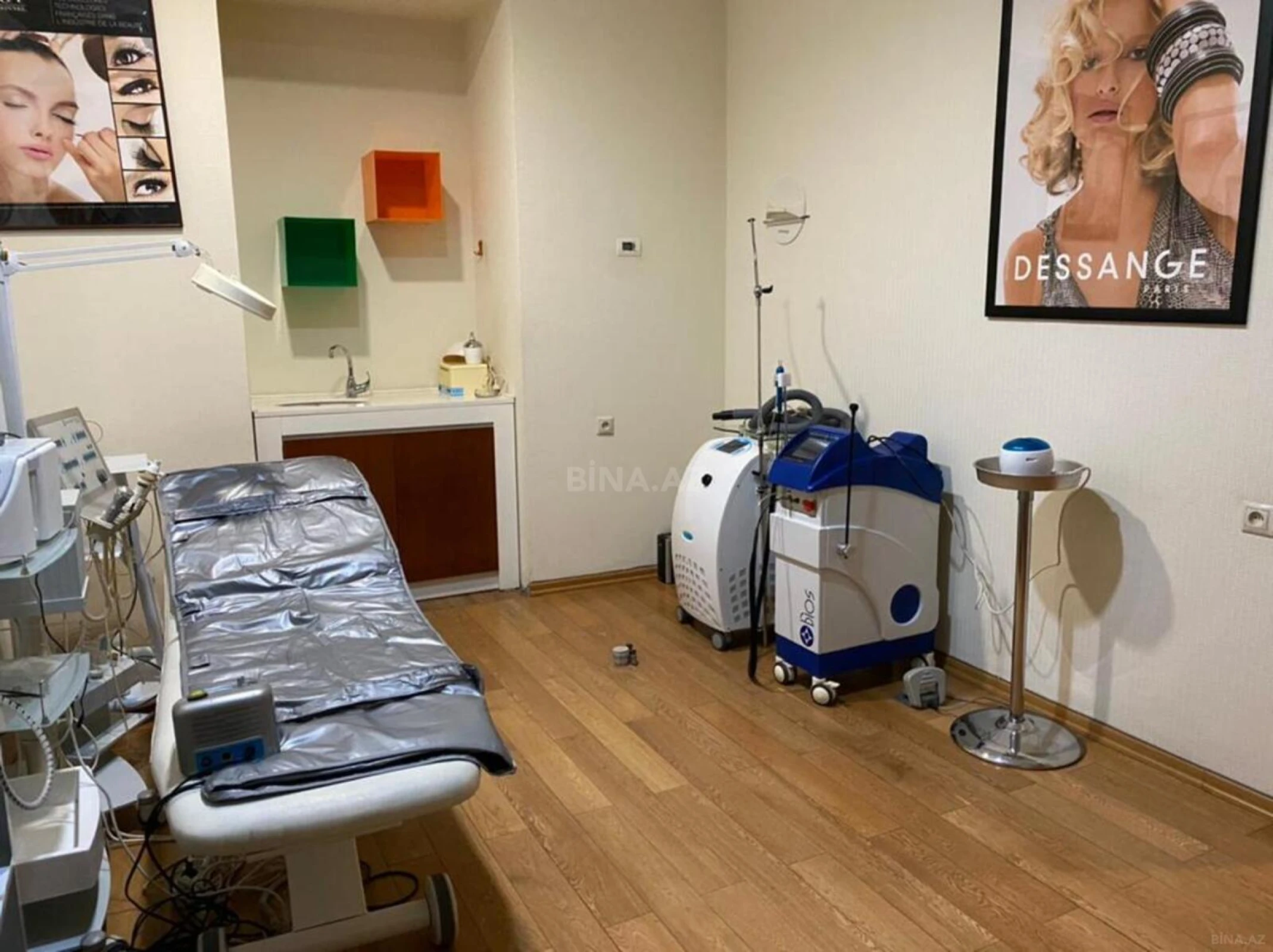 Satılır obyekt 215 m²