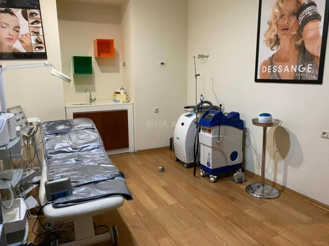 Satılır obyekt 215 m²