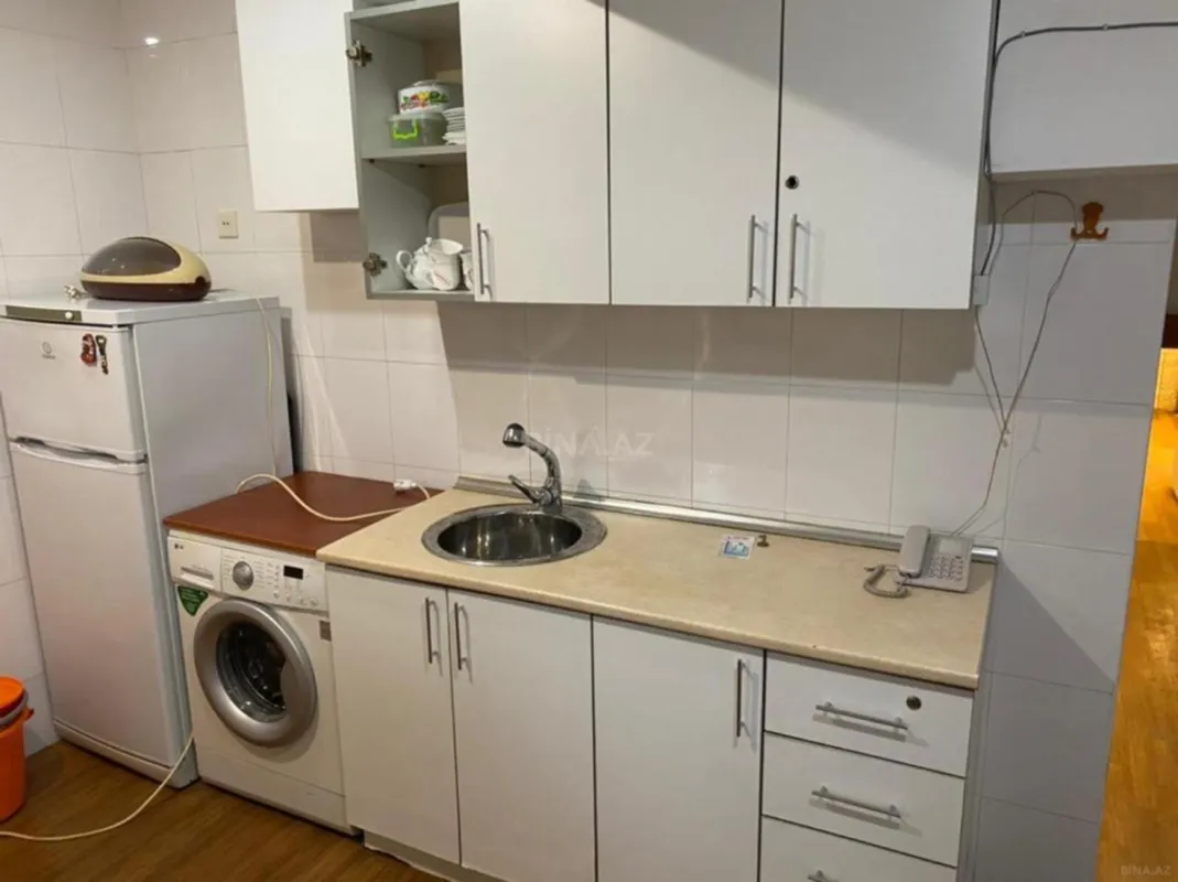 Satılır obyekt 215 m²