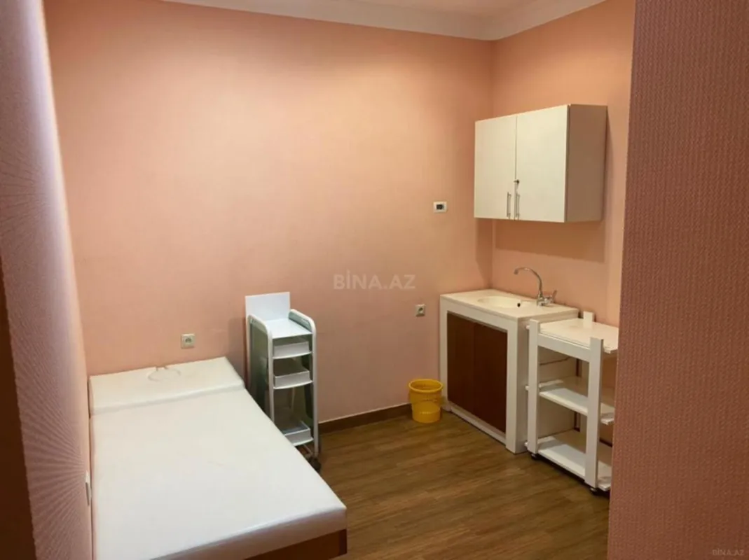 Satılır obyekt 215 m²