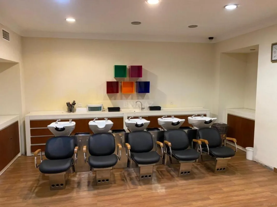 Satılır obyekt 215 m²